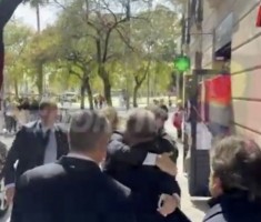 足彩310-开赛在即，拉波尔塔与贝蒂斯董事会成员华金等聚餐&amp;热情相拥