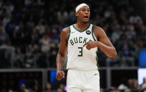 竞彩推荐-表现不俗！特纳半场9投5中&amp;罚球2中2 得到12分6板4帽