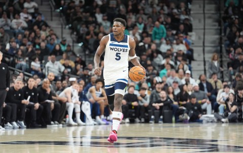 足彩推荐-绝平三分失手！爱德华兹25投仅9中拿到20分6板 三分8中1