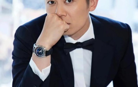 足彩分析-朱亚文现身上海街头被偶遇，网友：声音很好听，私服帅爆了！