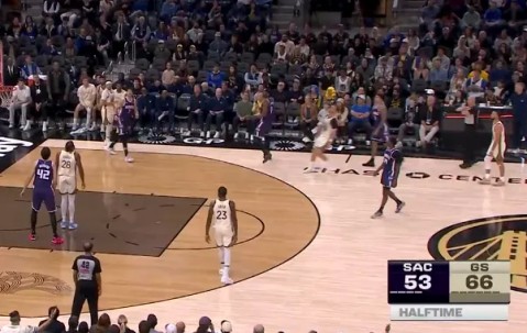 竞彩推荐-半场：勇士以66-53领先国王，库里7投4中砍下14分3篮板