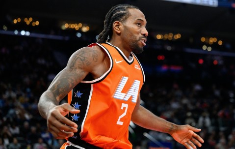 梦回FMVP那年！莱昂纳德半场砍下21分！连续18场砍20+生涯第2长！